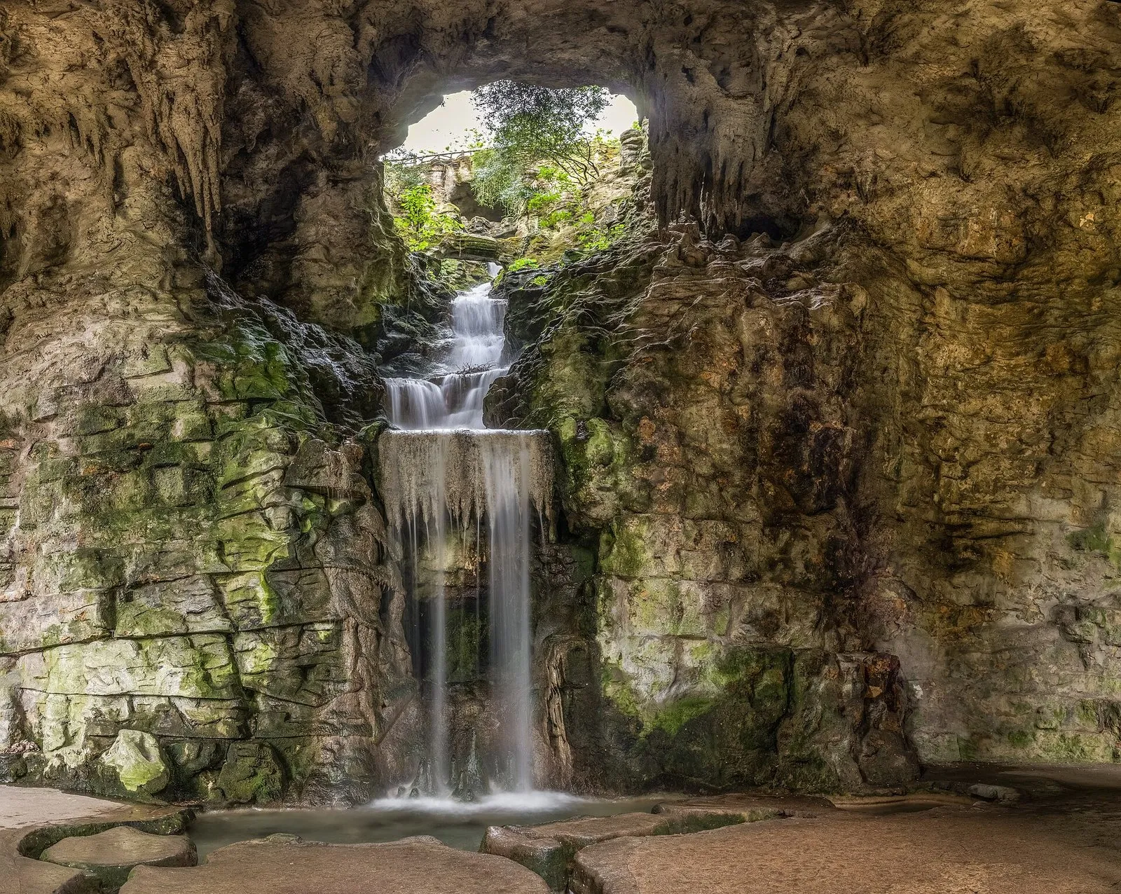The waterfall in the grotto of Parc des Buttes-Chaumont