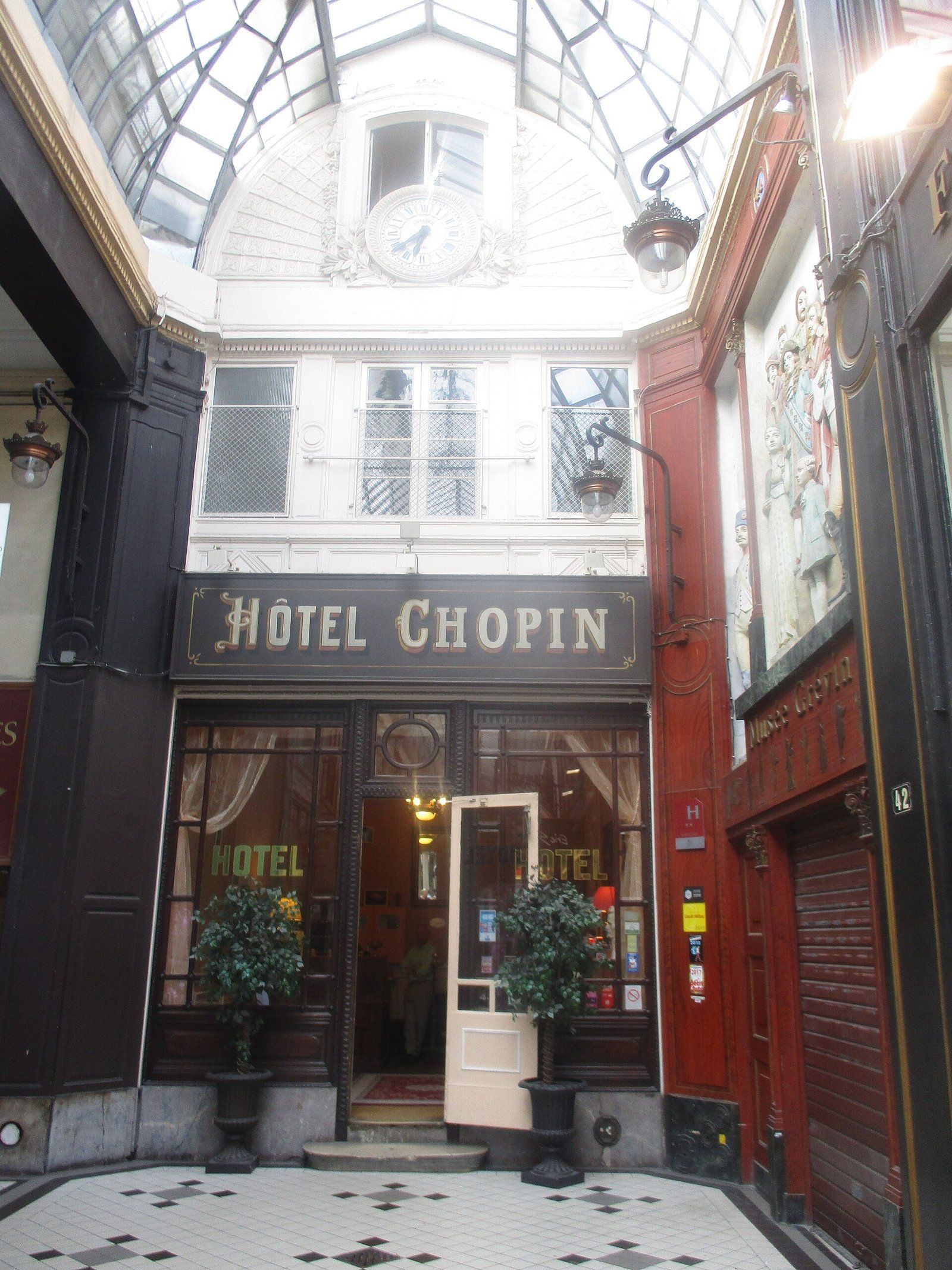 Entrance to Hôtel Chopin, 46 passage Jouffroy