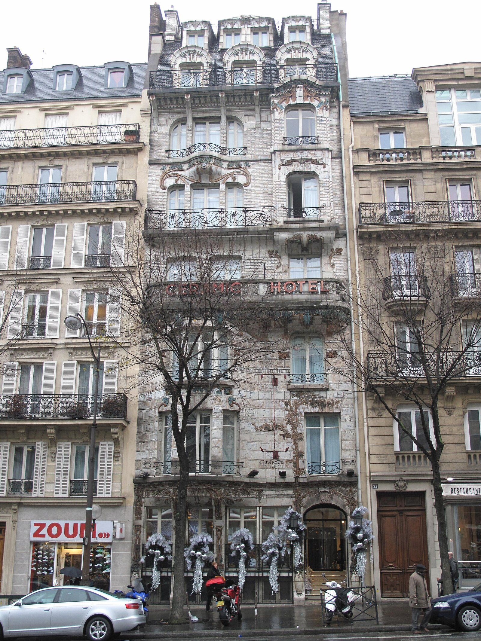 Façade de l'Hôtel Élysées Ceramic, 34 avenue de Wagram