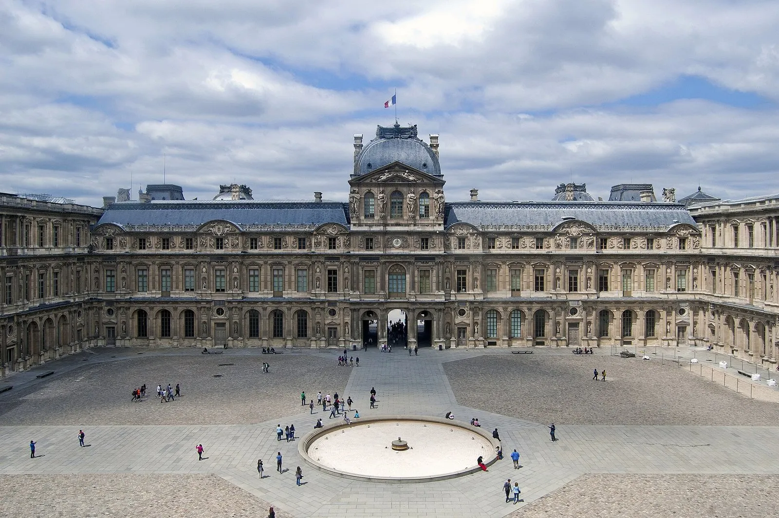 La cour Carrée du Louvre, vue d’en haut