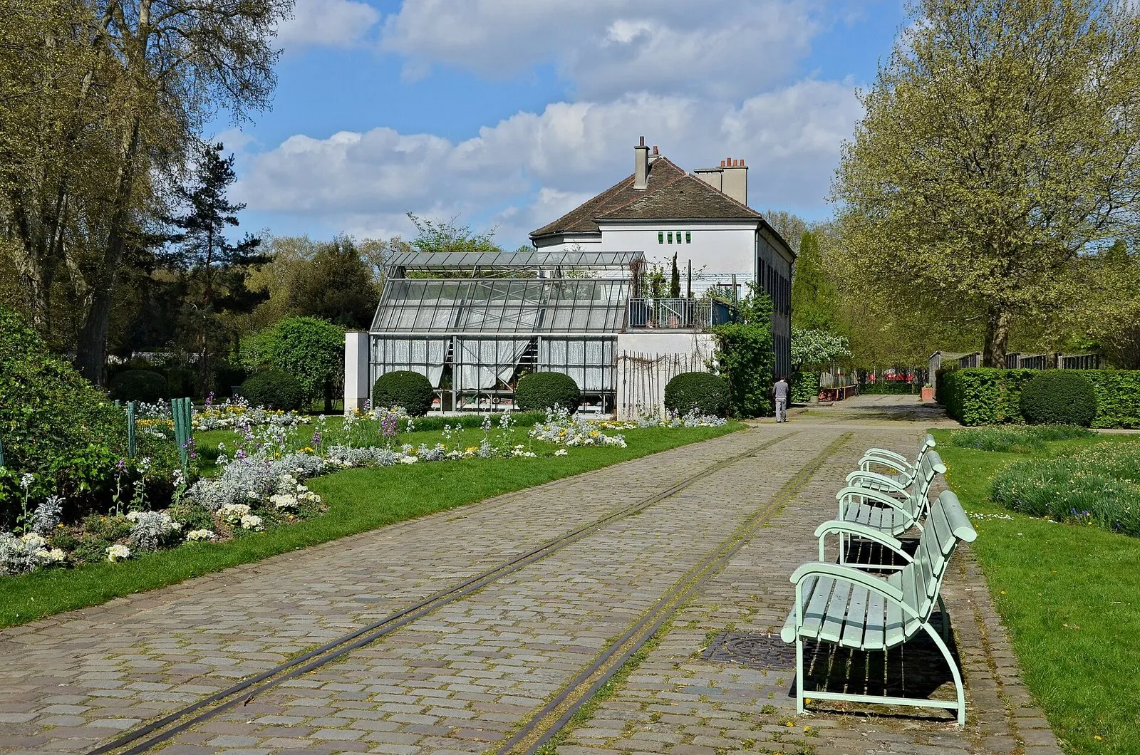 The greenhouses and paths of Parc de Bercy