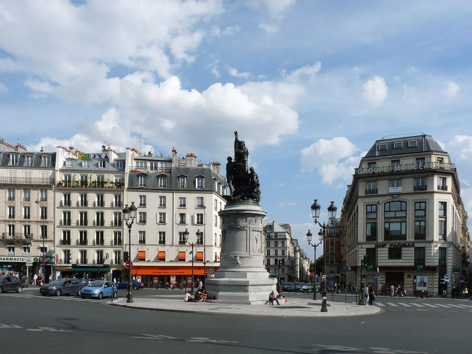 La place de Clichy et le monument du maréchal Moncey