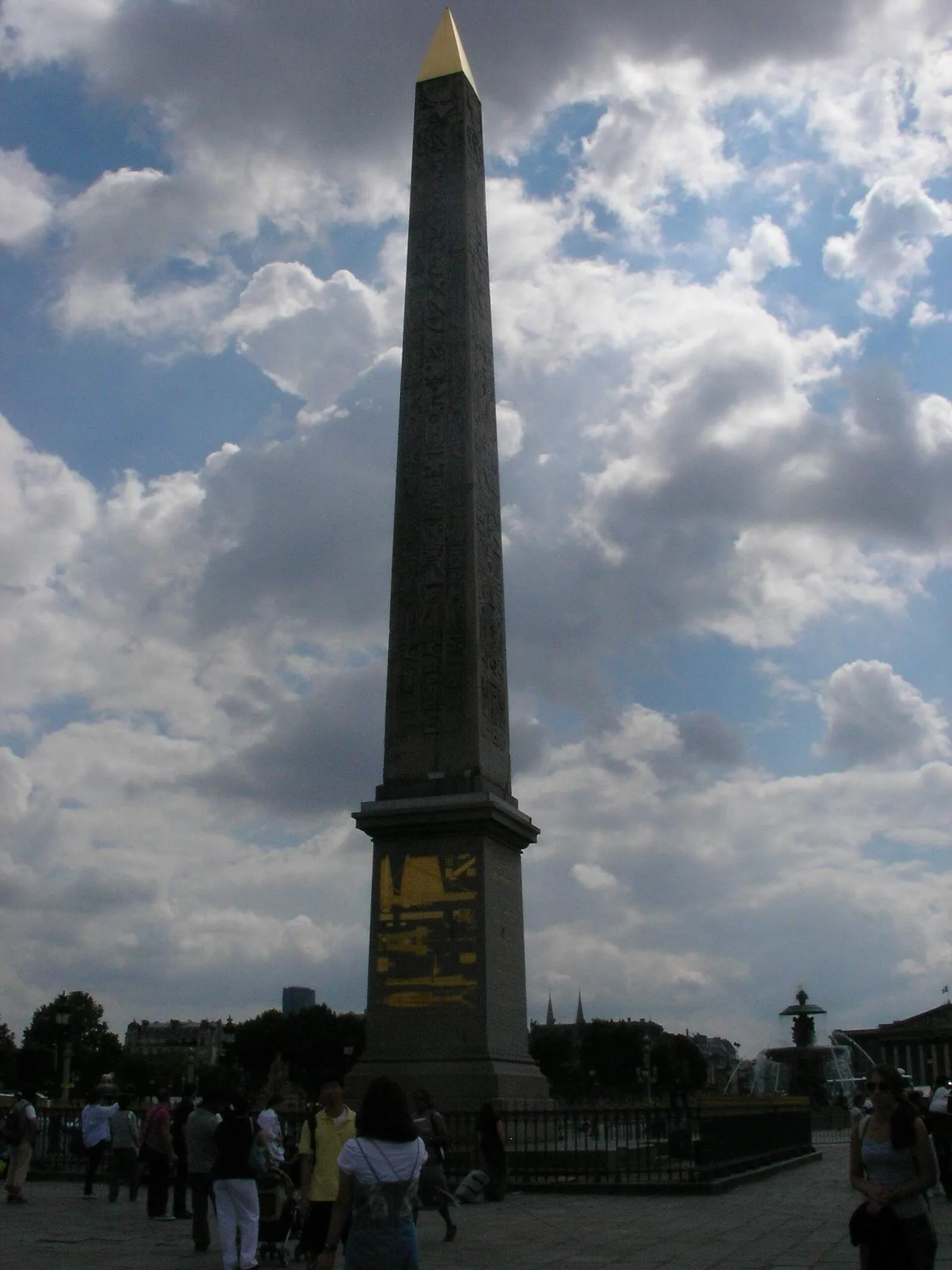 The obelisk on place de la Concorde under the clouds