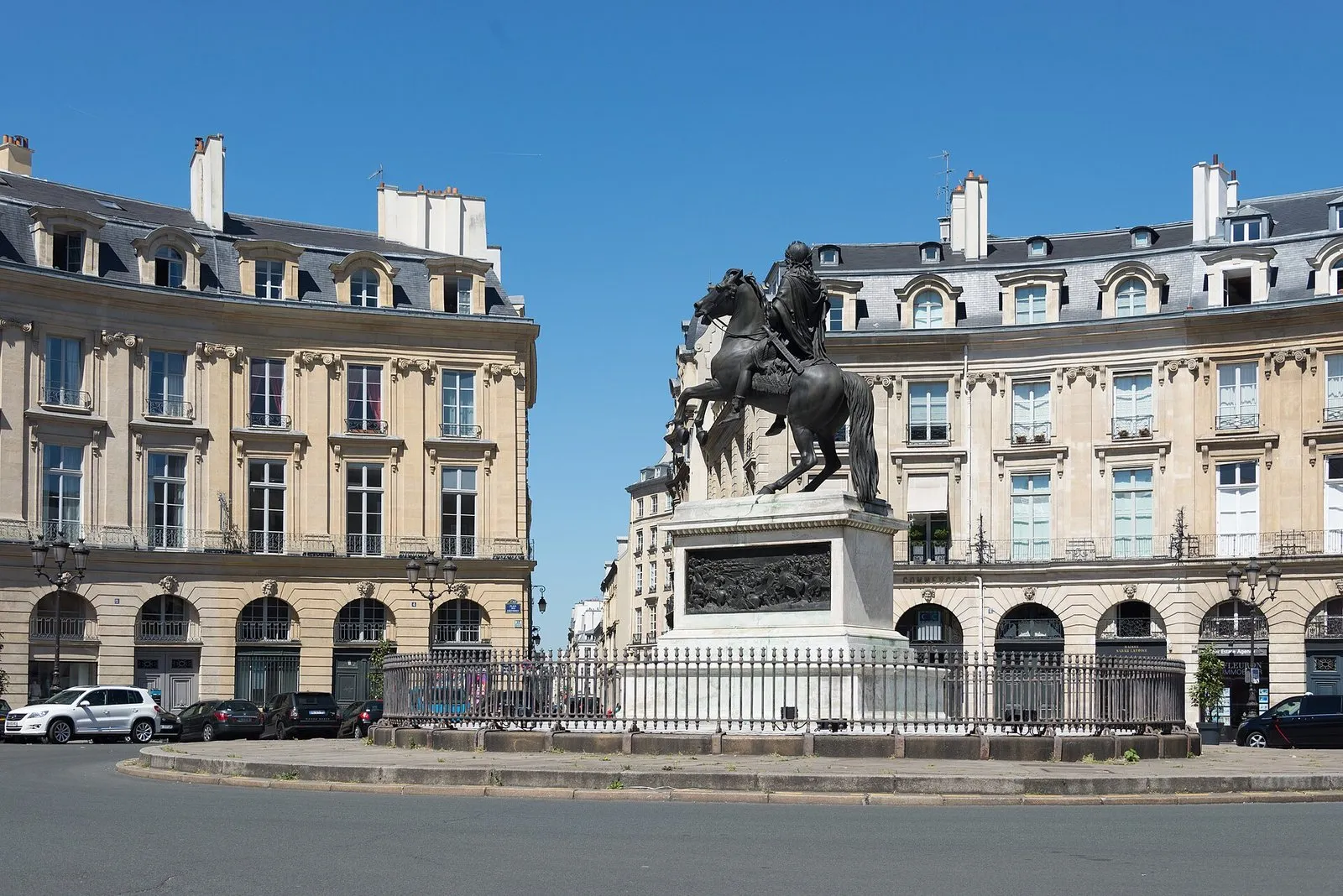 La place des Victoires, ronde et bordée d’hôtels particuliers