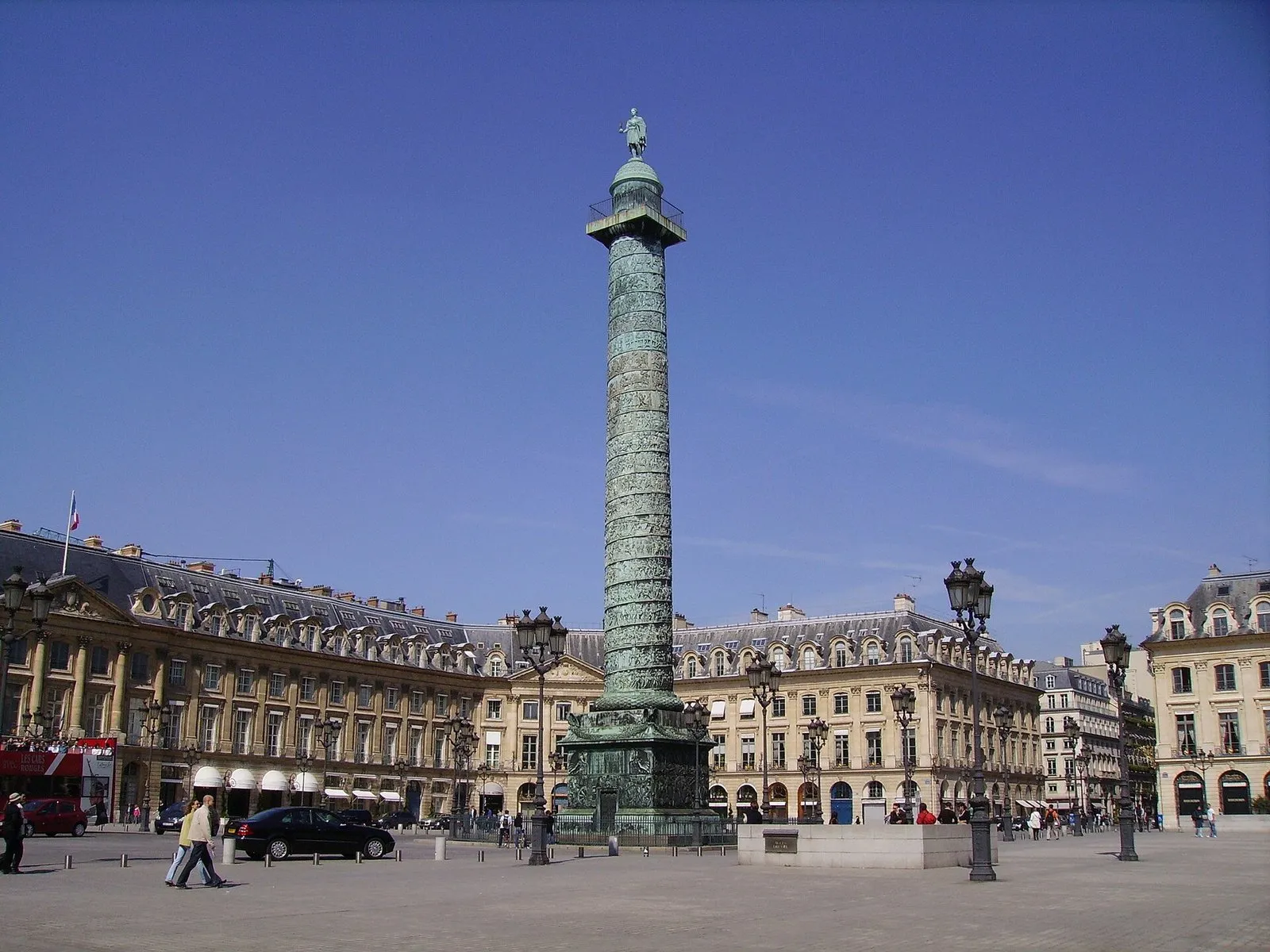 La place Vendôme, sa colonne et les façades du XVIIIe siècle