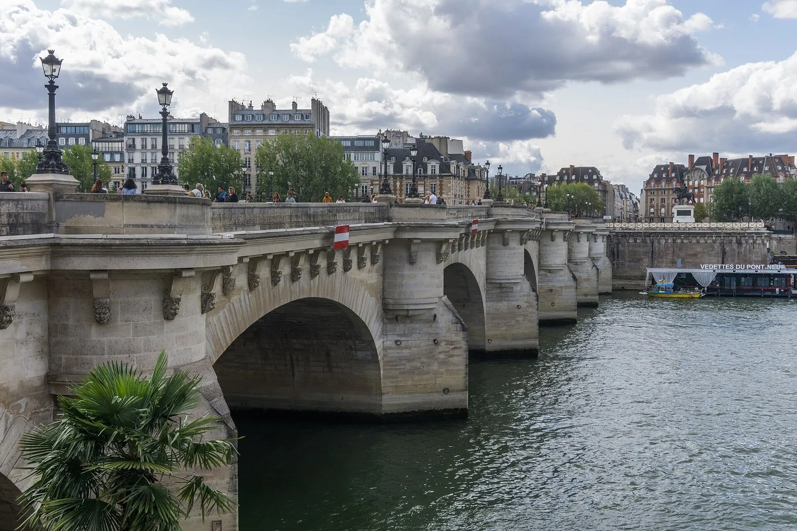 The Pont Neuf and its stone arches over the Seine