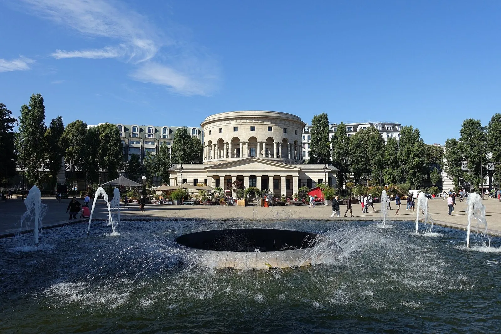 La rotonde de la Villette et la fontaine de la place de Stalingrad