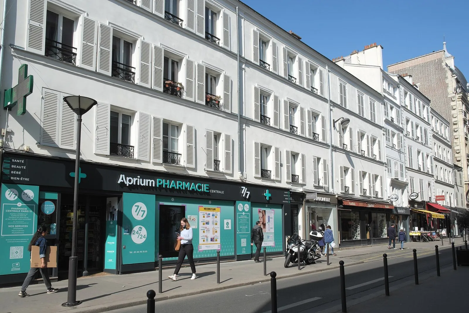 La rue du Commerce, rue commerçante du 15e arrondissement
