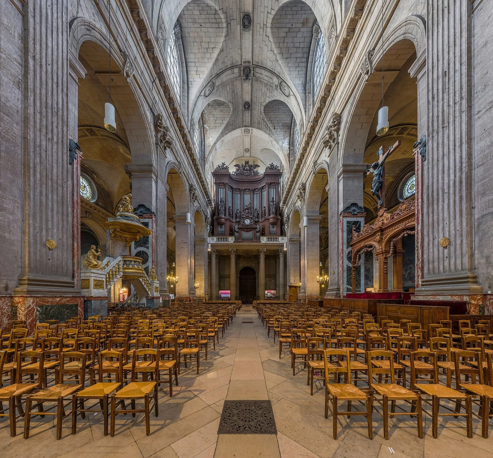 La nef de l’église Saint-Sulpice et son grand orgue